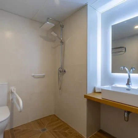 Travel Habitat Alameda Suites. * Valencie