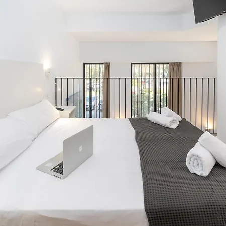 Apartment Travel Habitat Alameda Suites.